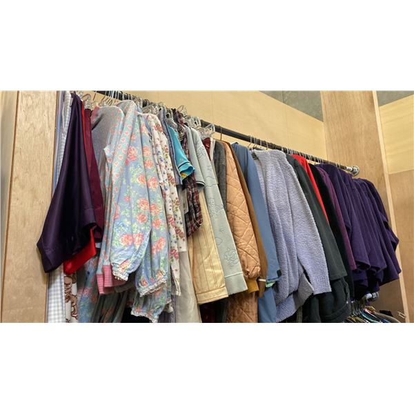 CONTENTS OF 0NE 8FT SECTION WARDROBE RACK OF ASSORTED CLOTHING