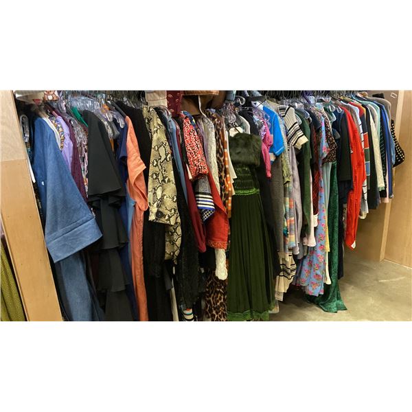 CONTENTS OF 0NE 8FT SECTION WARDROBE RACK OF ASSORTED CLOTHING