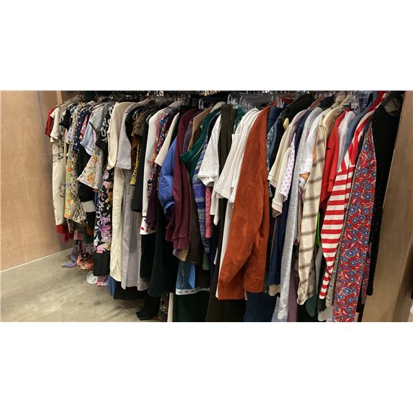 CONTENTS OF 0NE 8FT SECTION WARDROBE RACK OF ASSORTED CLOTHING *1 SIDE ONLY*
