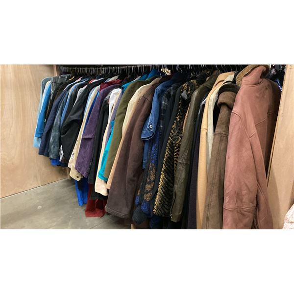 CONTENTS OF 0NE 8FT SECTION WARDROBE RACK OF ASSORTED CLOTHING *1 SIDE ONLY*