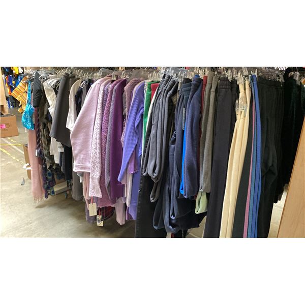 CONTENTS OF 0NE 8FT SECTION WARDROBE RACK OF ASSORTED CLOTHING *1 SIDE ONLY*