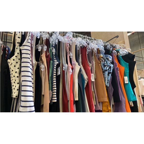 CONTENTS OF 0NE 4FT SECTION WARDROBE RACK OF ASSORTED CLOTHING *1 SIDE ONLY*