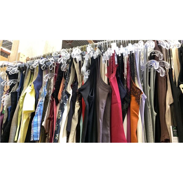 CONTENTS OF 0NE 4FT SECTION WARDROBE RACK OF ASSORTED CLOTHING *1 SIDE ONLY*