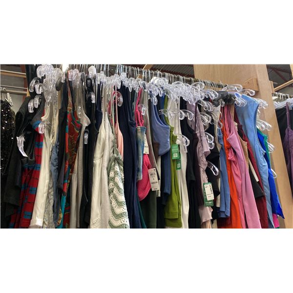 CONTENTS OF 0NE 4FT SECTION WARDROBE RACK OF ASSORTED CLOTHING *1 SIDE ONLY*