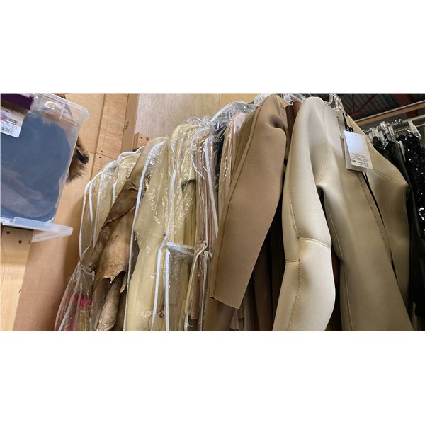 CONTENTS OF 0NE 4FT SECTION WARDROBE RACK OF ASSORTED CLOTHING *1 SIDE ONLY*