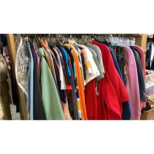 CONTENTS OF 0NE 4FT SECTION WARDROBE RACK OF ASSORTED CLOTHING *1 SIDE ONLY*
