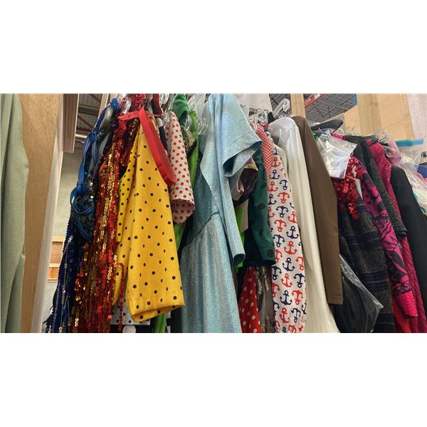 CONTENTS OF 0NE 4FT SECTION WARDROBE RACK OF ASSORTED CLOTHING *1 SIDE ONLY*