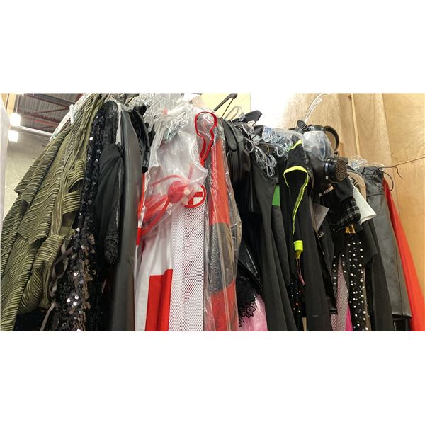 CONTENTS OF 0NE 4FT SECTION WARDROBE RACK OF ASSORTED CLOTHING *1 SIDE ONLY*
