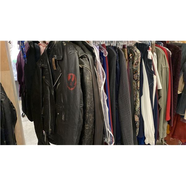 CONTENTS OF 0NE 4FT SECTION WARDROBE RACK OF ASSORTED CLOTHING *1 SIDE ONLY*