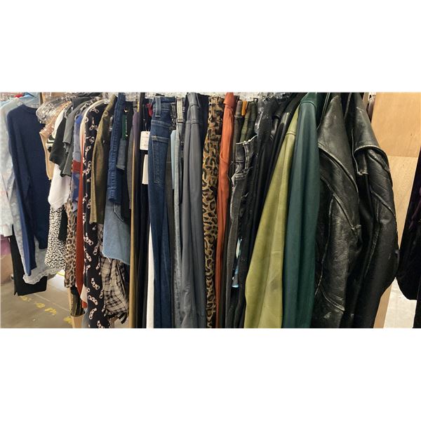 CONTENTS OF 0NE 4FT SECTION WARDROBE RACK OF ASSORTED CLOTHING *1 SIDE ONLY*