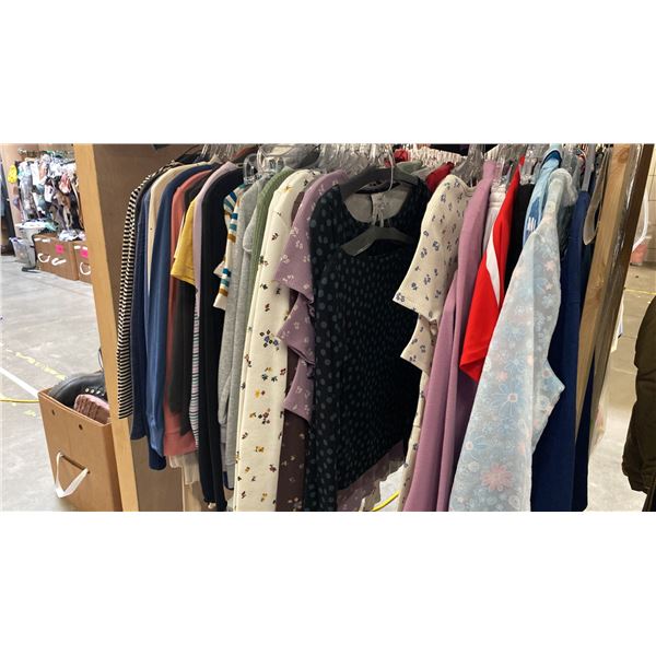 CONTENTS OF 0NE 4FT SECTION WARDROBE RACK OF ASSORTED CLOTHING *1 SIDE ONLY*