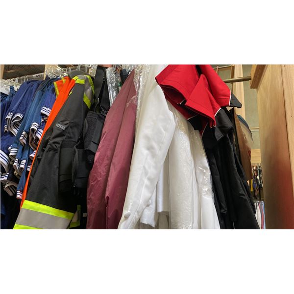 CONTENTS OF 0NE 4FT SECTION WARDROBE RACK OF ASSORTED CLOTHING *1 SIDE ONLY*