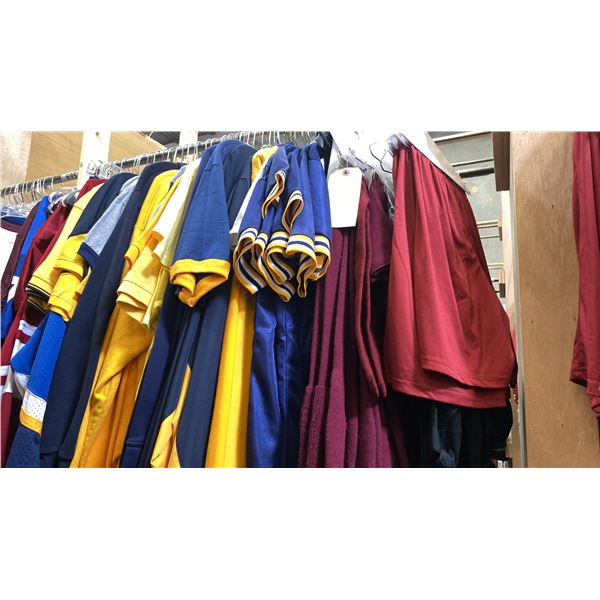 CONTENTS OF 0NE 4FT SECTION WARDROBE RACK OF ASSORTED CLOTHING *1 SIDE ONLY*