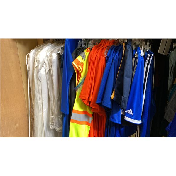 CONTENTS OF 0NE 4FT SECTION WARDROBE RACK OF ASSORTED CLOTHING *1 SIDE ONLY*