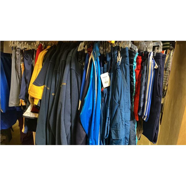 CONTENTS OF 0NE 4FT SECTION WARDROBE RACK OF ASSORTED CLOTHING *1 SIDE ONLY*