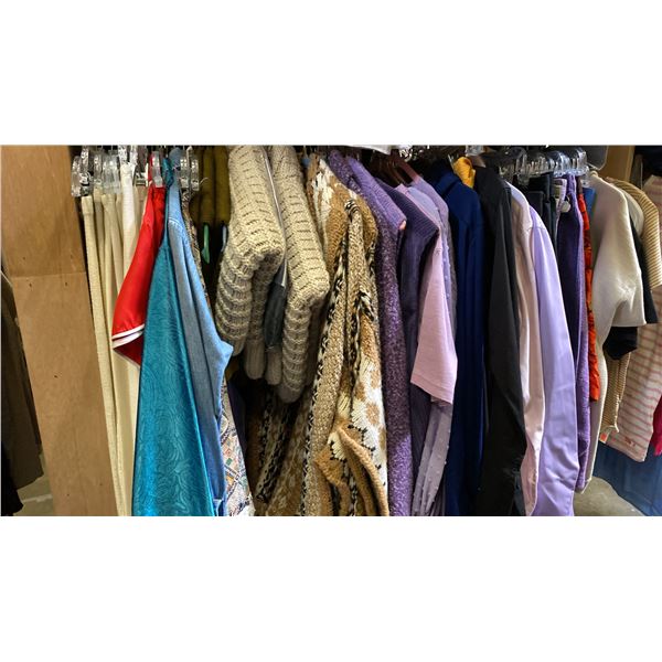 CONTENTS OF 0NE 4FT SECTION WARDROBE RACK OF ASSORTED CLOTHING *1 SIDE ONLY*