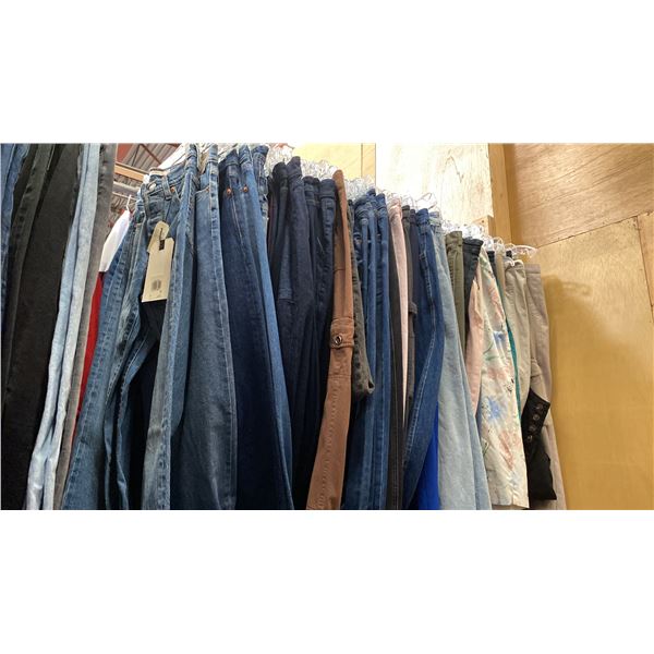 CONTENTS OF 0NE 4FT SECTION WARDROBE RACK OF ASSORTED CLOTHING *1 SIDE ONLY*