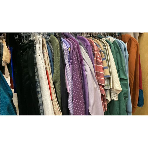 CONTENTS OF 0NE 4FT SECTION WARDROBE RACK OF ASSORTED CLOTHING *1 SIDE ONLY*