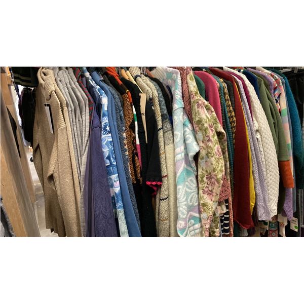 CONTENTS OF 0NE 4FT SECTION WARDROBE RACK OF ASSORTED CLOTHING *1 SIDE ONLY*
