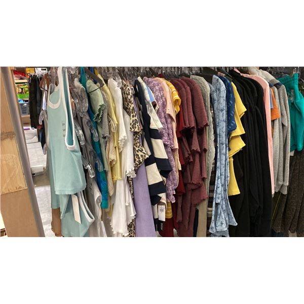 CONTENTS OF 0NE 4FT SECTION WARDROBE RACK OF ASSORTED CLOTHING *1 SIDE ONLY*