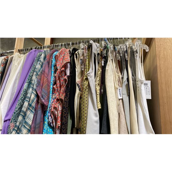 CONTENTS OF 0NE 4FT SECTION WARDROBE RACK OF ASSORTED CLOTHING *1 SIDE ONLY*