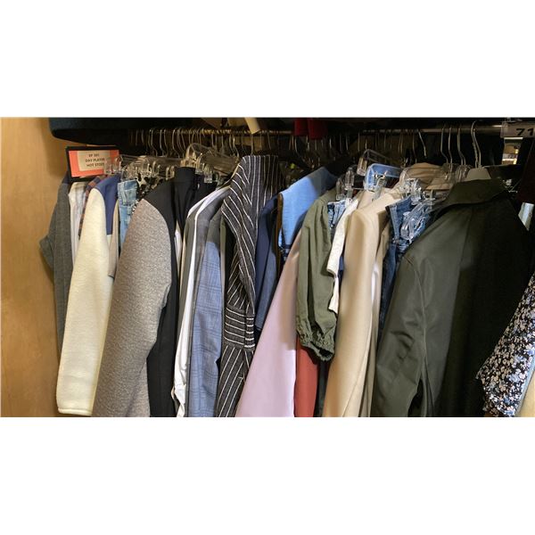 CONTENTS OF 0NE 4FT SECTION WARDROBE RACK OF ASSORTED CLOTHING *1 SIDE ONLY*