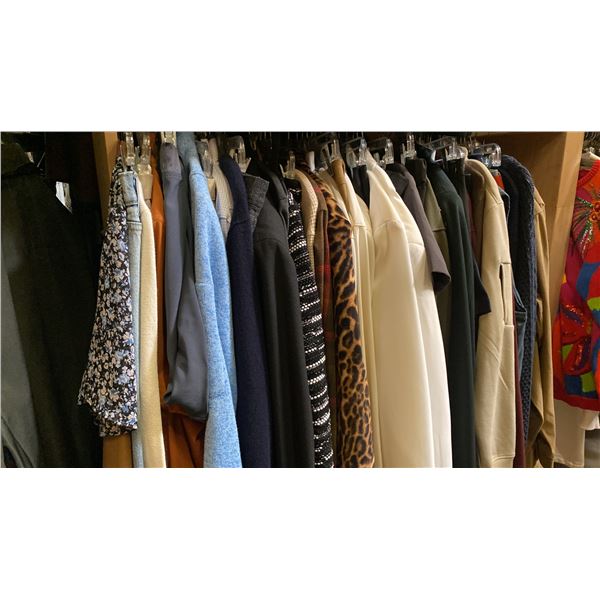 CONTENTS OF 0NE 4FT SECTION WARDROBE RACK OF ASSORTED CLOTHING *1 SIDE ONLY*