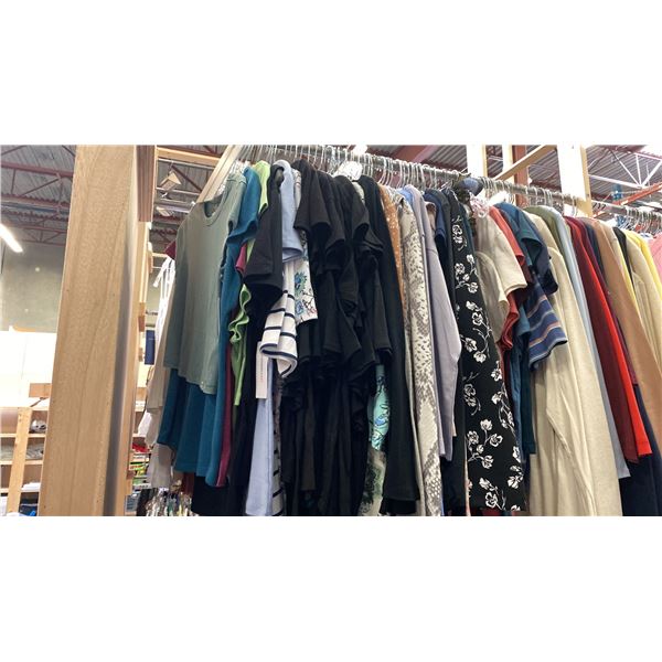 CONTENTS OF 0NE 4FT SECTION WARDROBE RACK OF ASSORTED CLOTHING *1 SIDE ONLY*