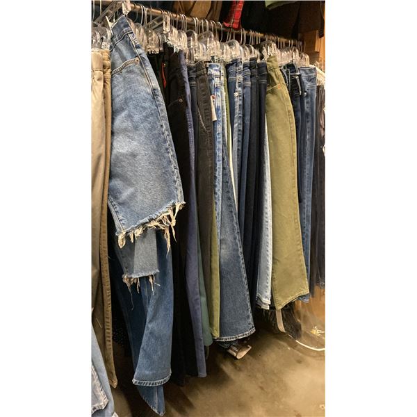 CONTENTS OF 0NE 4FT SECTION WARDROBE RACK OF ASSORTED CLOTHING *1 SIDE ONLY*