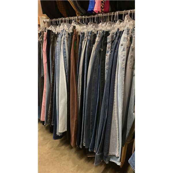 CONTENTS OF 0NE 4FT SECTION WARDROBE RACK OF ASSORTED CLOTHING *1 SIDE ONLY*