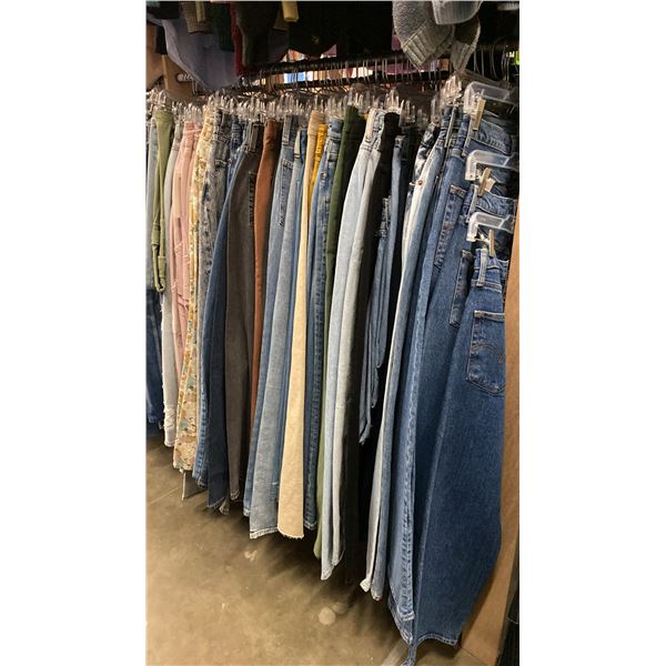 CONTENTS OF 0NE 4FT SECTION WARDROBE RACK OF ASSORTED CLOTHING *1 SIDE ONLY*
