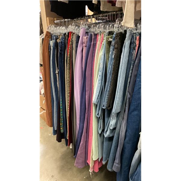 CONTENTS OF 0NE 4FT SECTION WARDROBE RACK OF ASSORTED CLOTHING *1 SIDE ONLY*