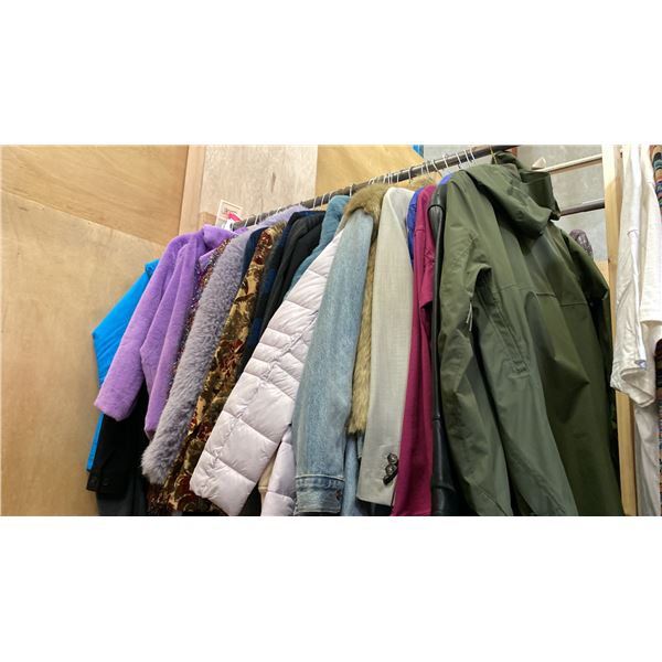 CONTENTS OF 0NE 4FT SECTION WARDROBE RACK OF ASSORTED CLOTHING *1 SIDE ONLY*