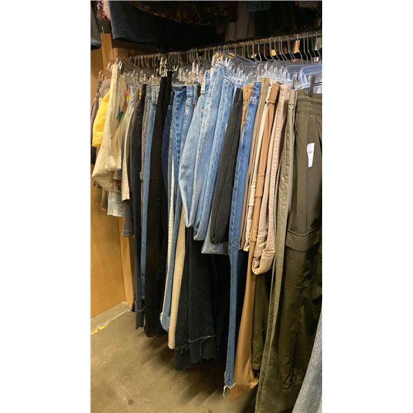 CONTENTS OF 0NE 4FT SECTION WARDROBE RACK OF ASSORTED CLOTHING *1 SIDE ONLY*