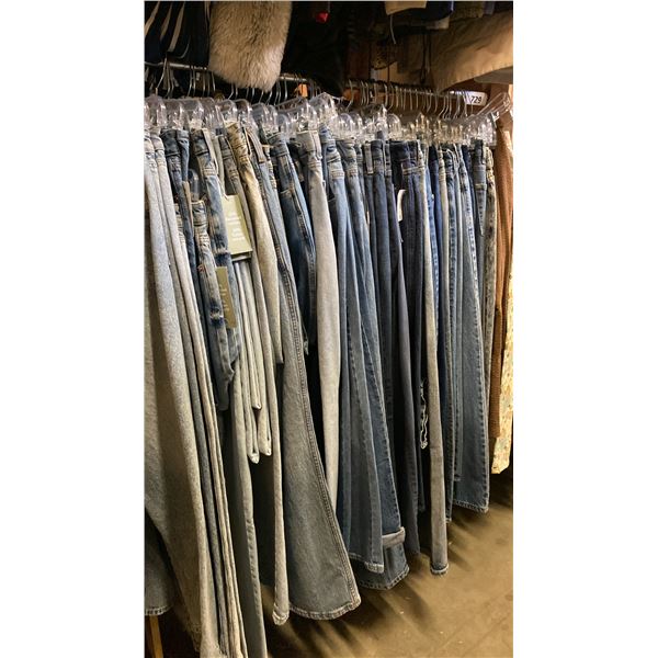 CONTENTS OF 0NE 4FT SECTION WARDROBE RACK OF ASSORTED CLOTHING *1 SIDE ONLY*