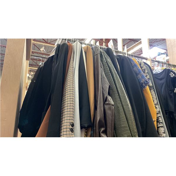 CONTENTS OF 0NE 4FT SECTION WARDROBE RACK OF ASSORTED CLOTHING *1 SIDE ONLY*