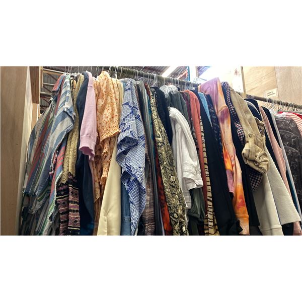 CONTENTS OF 0NE 4FT SECTION WARDROBE RACK OF ASSORTED CLOTHING *1 SIDE ONLY*
