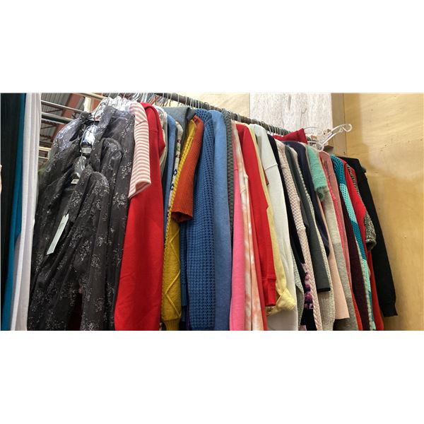 CONTENTS OF 0NE 4FT SECTION WARDROBE RACK OF ASSORTED CLOTHING *1 SIDE ONLY*