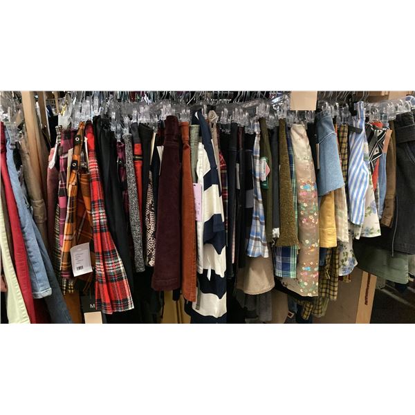 CONTENTS OF 0NE 4FT SECTION WARDROBE RACK OF ASSORTED CLOTHING *1 SIDE ONLY*