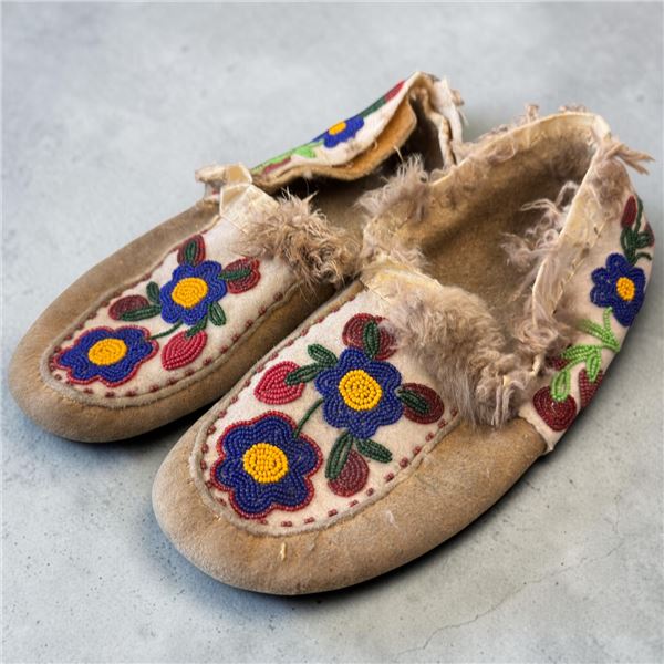 Vintage Lake St. Martin First Nation Style Floral Embroidered Leather Moccassains