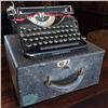 Image 1 : Antique Underwood Portable Typewriter w Leather Case