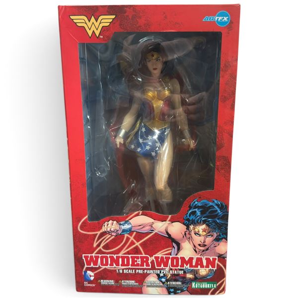 Wonder Woman ArtFX 1/6 Scale PVC Statue & DC Comics Variant Play Arts Kai Set