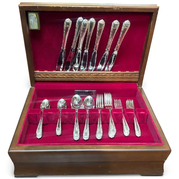 Community Silverplate Cutlery Set in Wooden Case