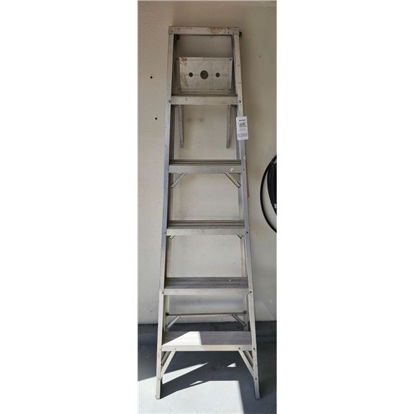 Step Ladder B