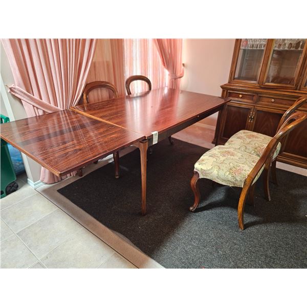 Dining Table & Chairs C