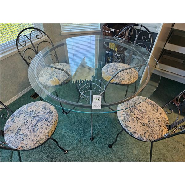 Table & Chairs B