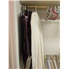 Image 7 : Rubbermaid Portable Closet & More B