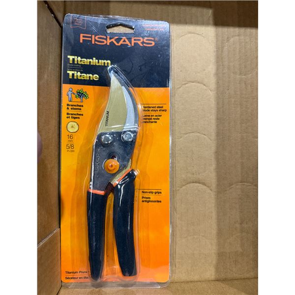 FISKARS titanium blade coating pruner