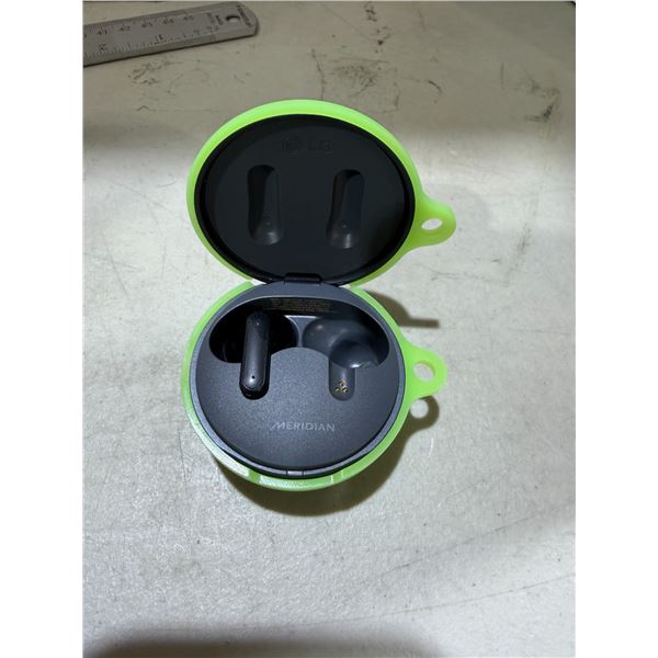Meridian earbud case C/W left earbud