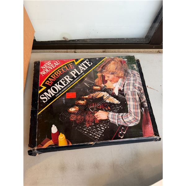 Barbecue smoker plate